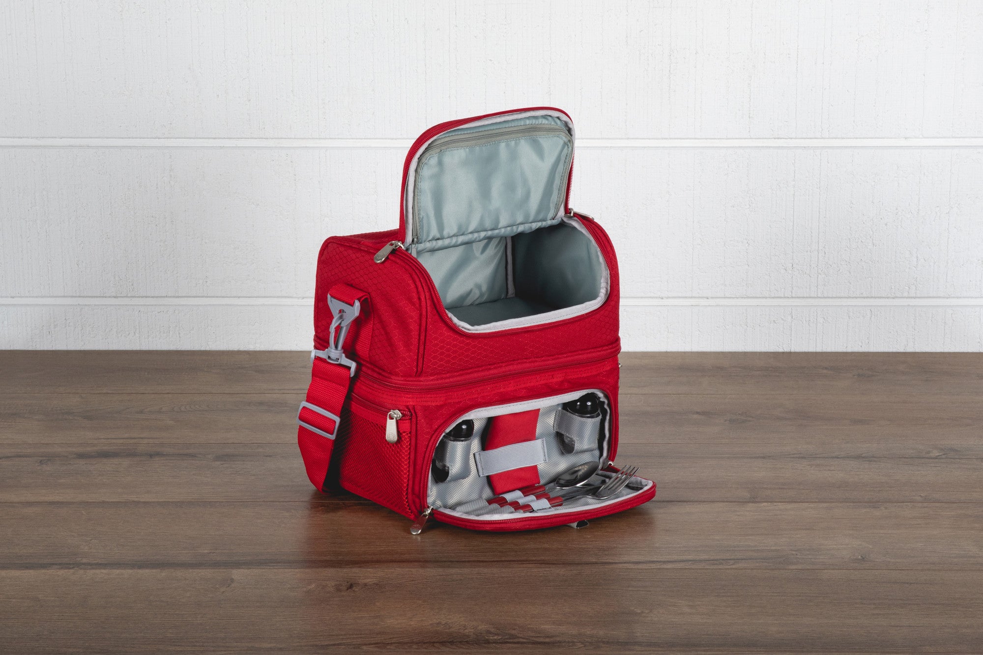 Wildkin Insulated Fabric Lunch Box in Cardinal Red