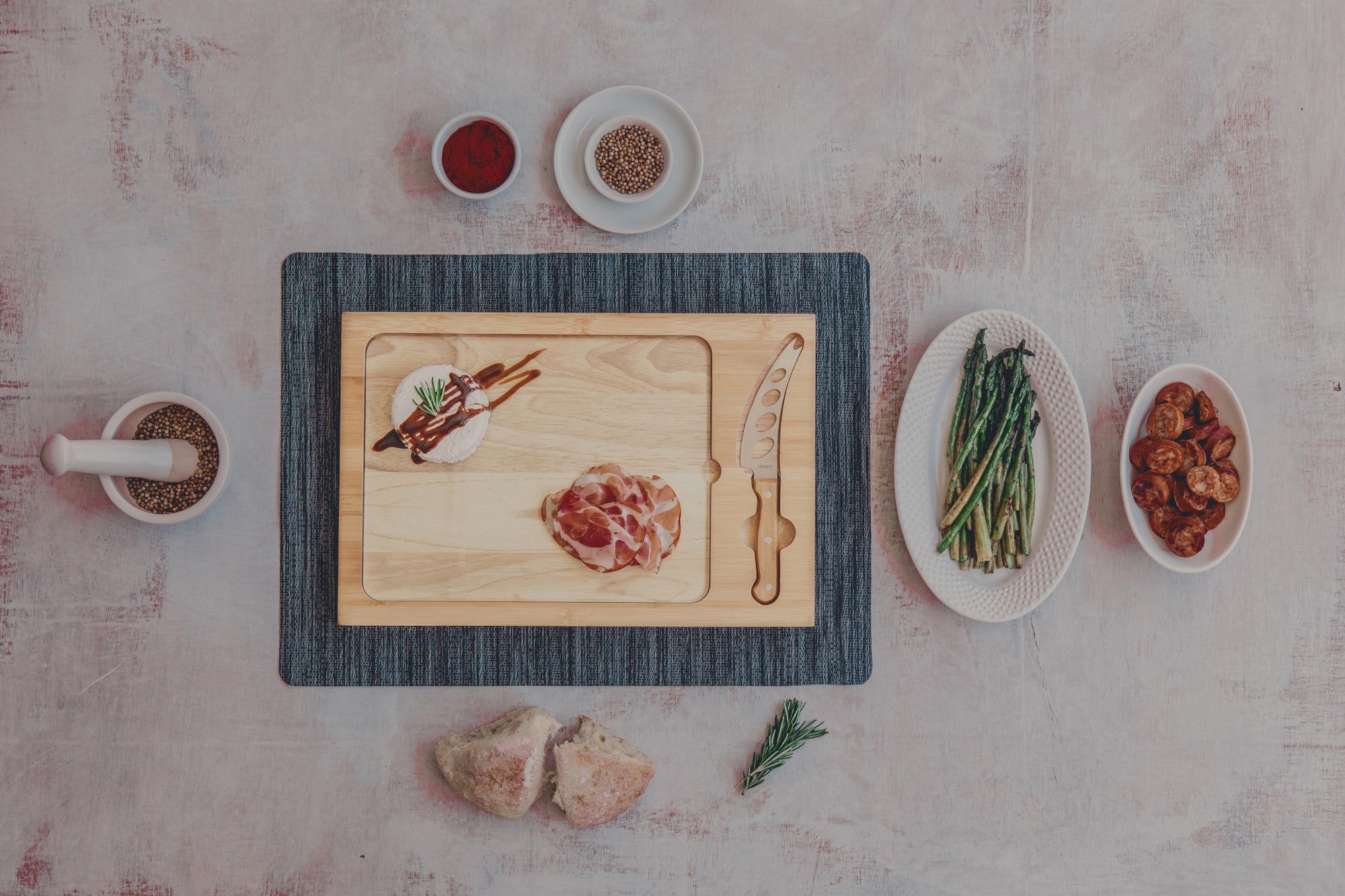 Iowa State Cyclones Football Field - Icon Glass Top Cutting Board & Knife Set