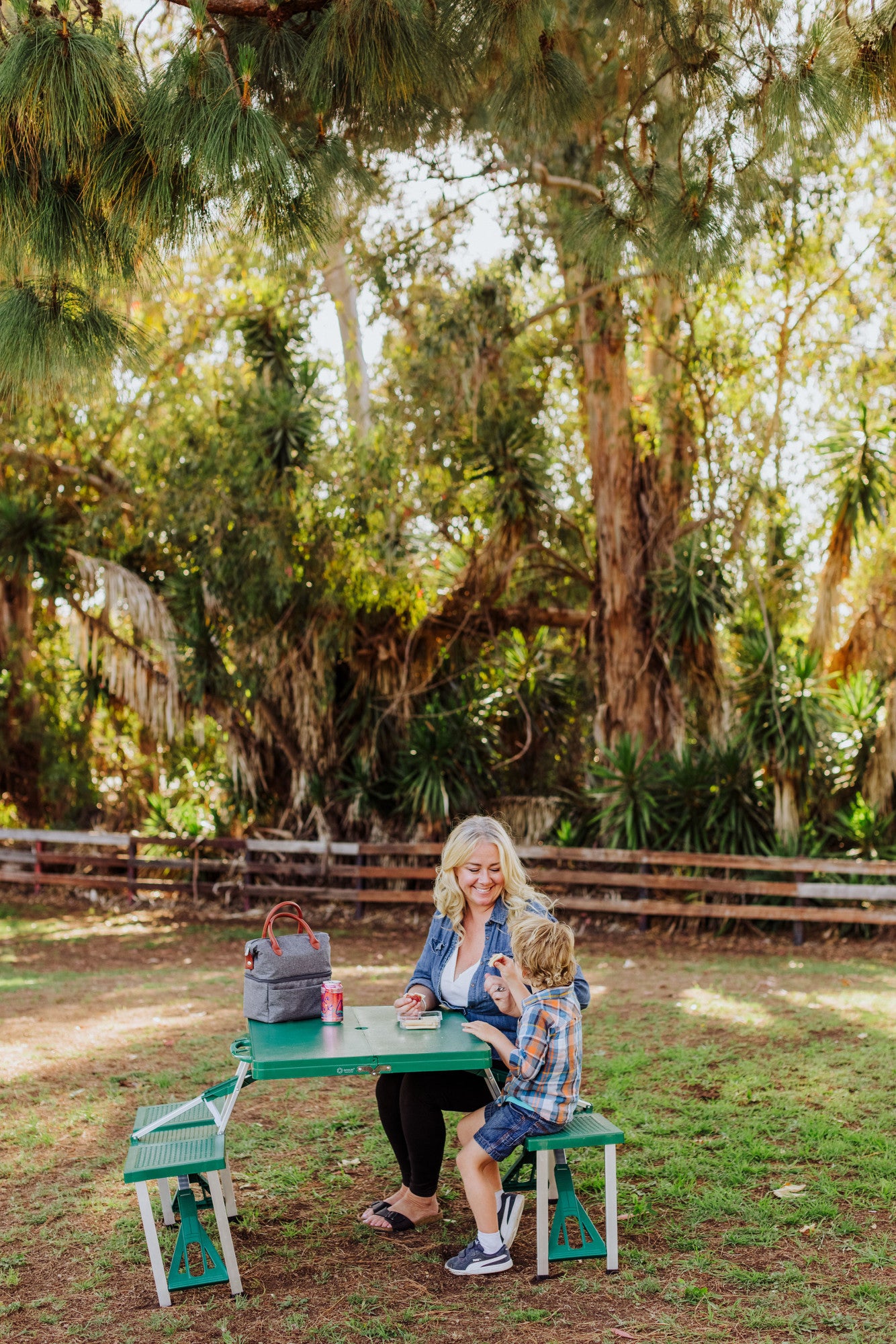 Picnic Time New York Jets Portable Folding Table with Umbrella