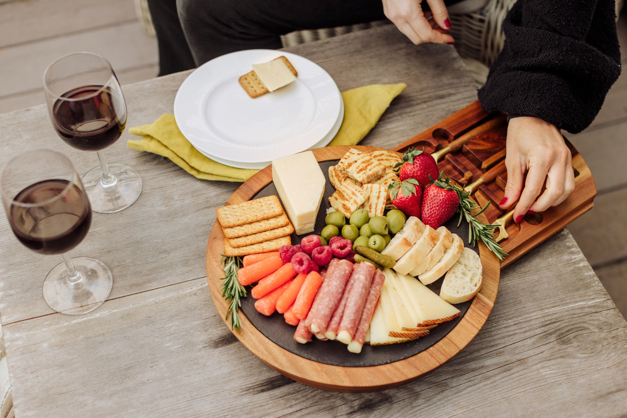 Dallas Cowboys - Insignia Acacia and Slate Serving Board with Cheese Tools