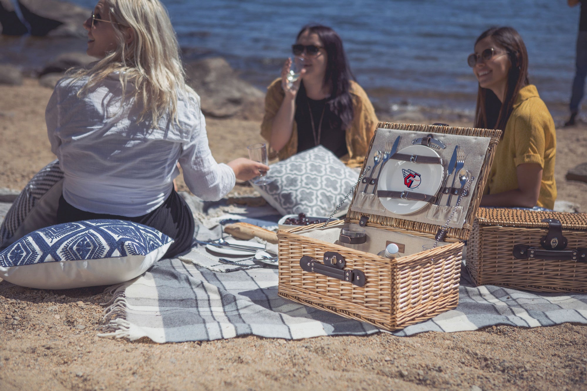 Cleveland Guardians - Classic Picnic Basket